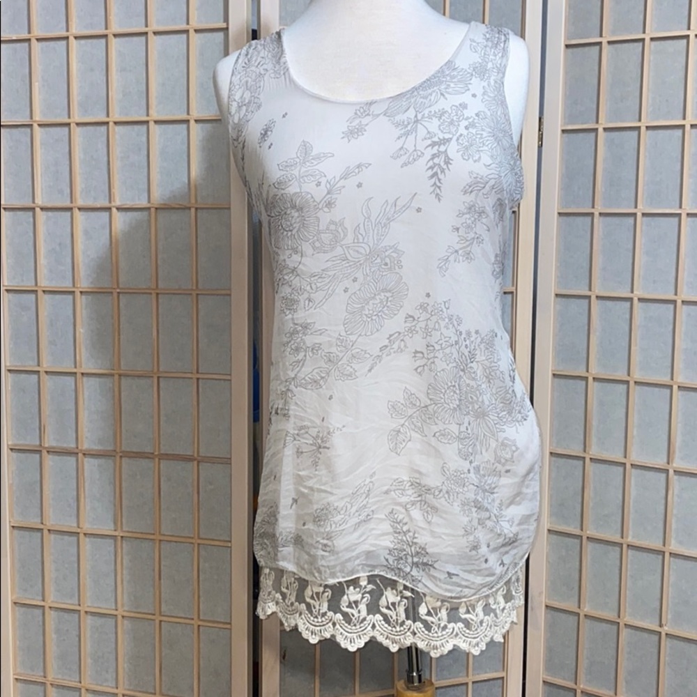 Sleeveless Blouse Ivory with Gray.